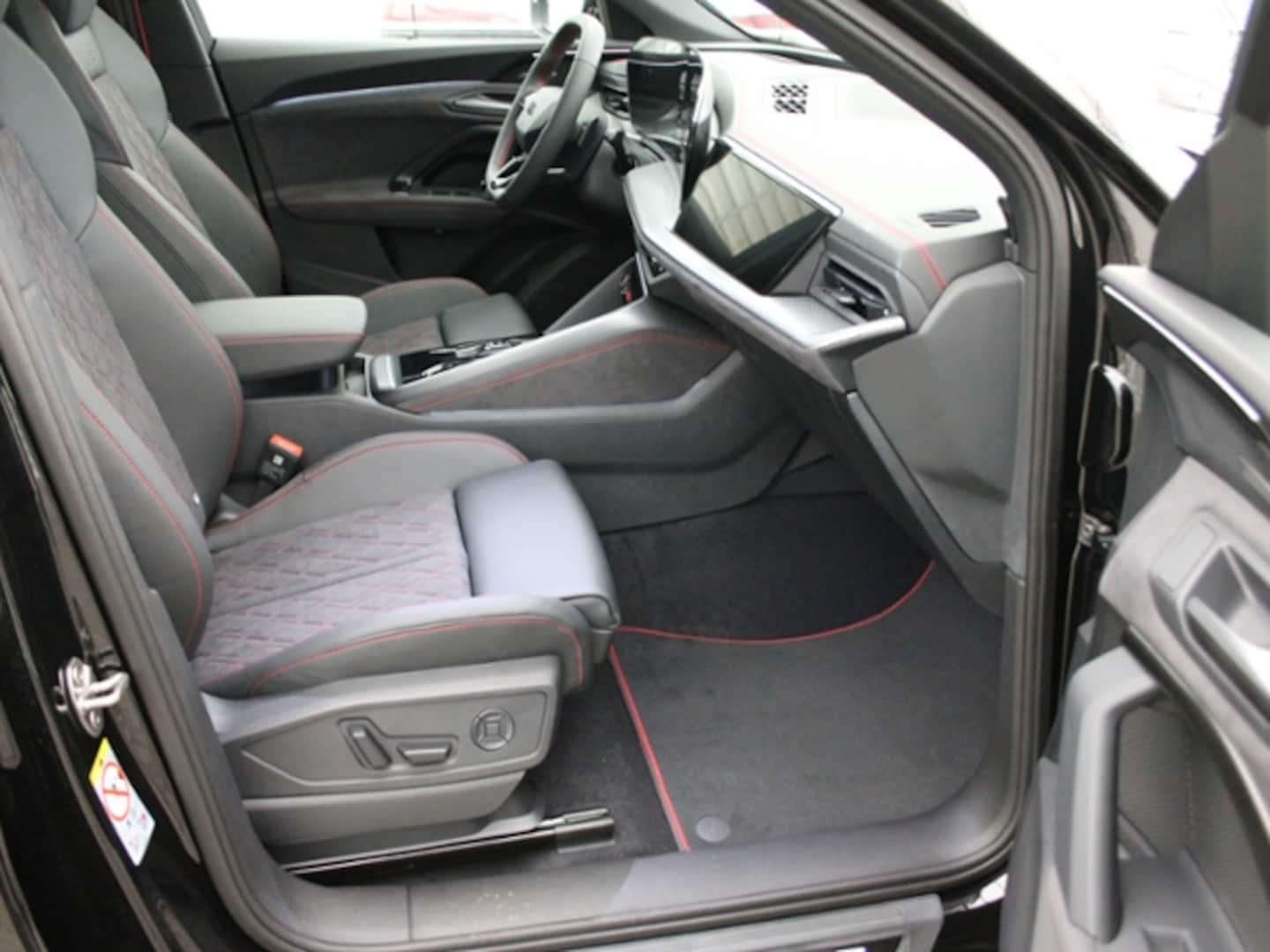 Bild über Audi Q5 SUV TDI quattro 150 kW S tronic - für weitere Informationen kontaktieren Sie den Audi Partner
