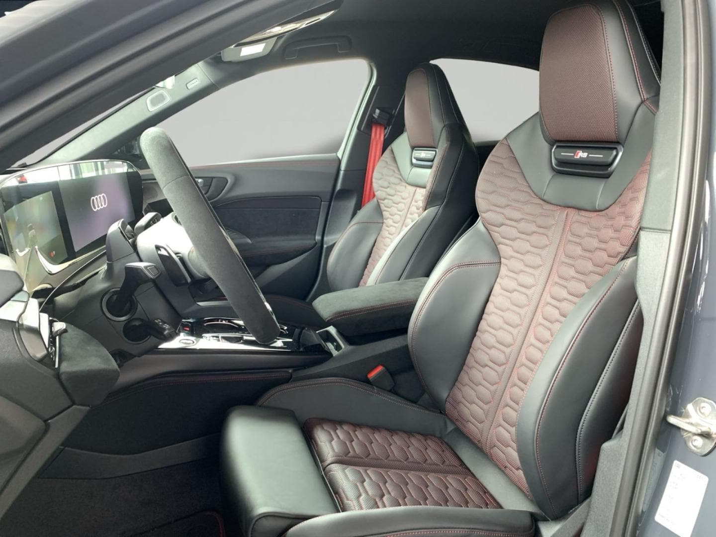 Bild über Audi RS 5 Limousine TFSI quattro 470 kW tiptronic - für weitere Informationen kontaktieren Sie den Audi Partner