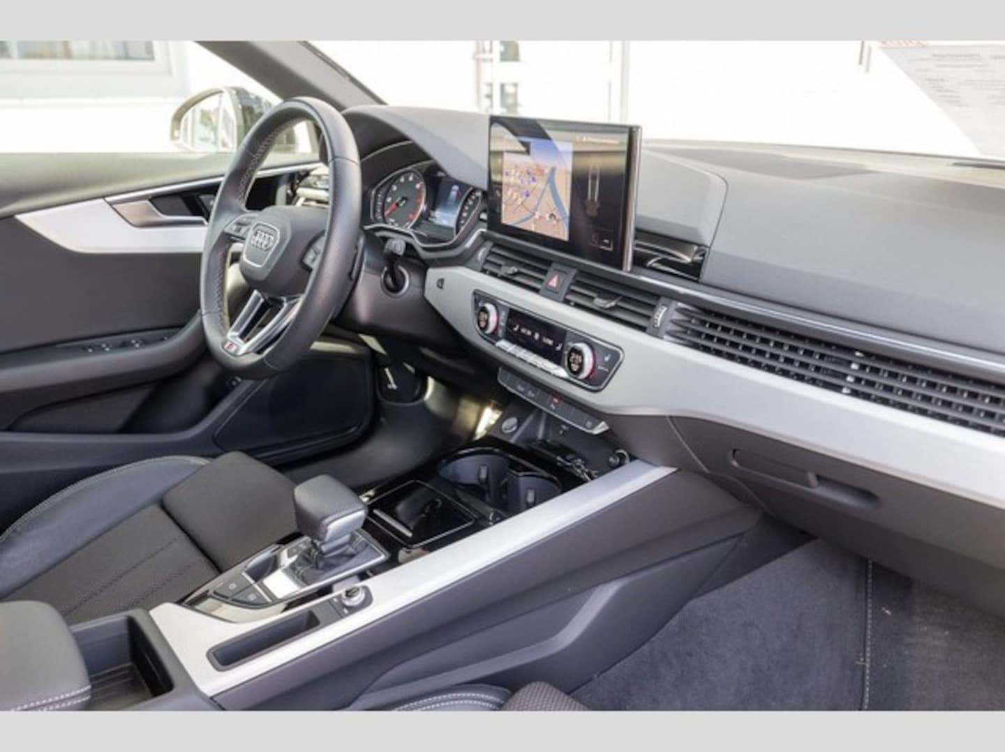 Bild über Audi A4 Avant S line 35 TFSI S tronic - für weitere Informationen kontaktieren Sie den Audi Partner