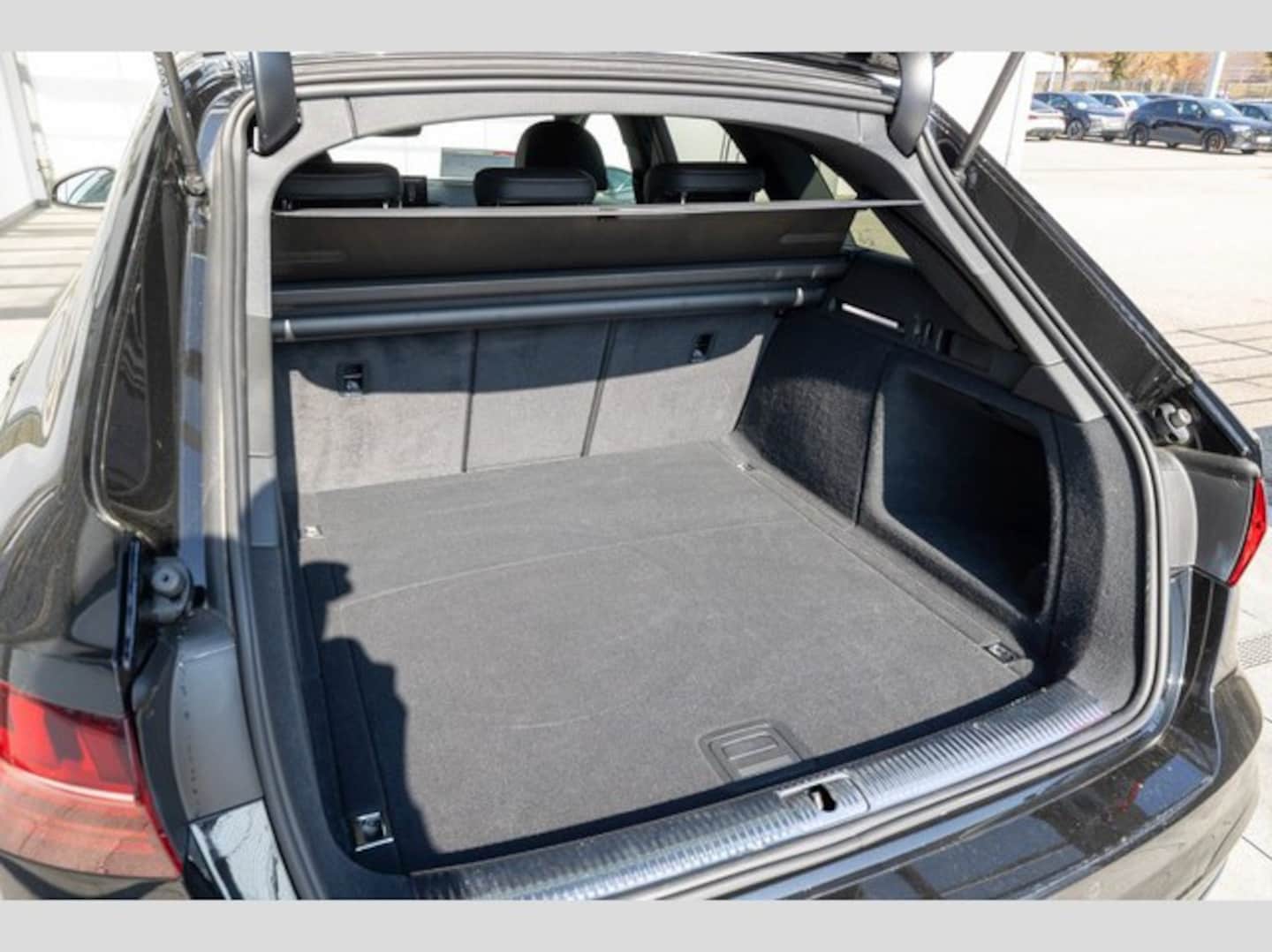Bild über Audi A4 Avant S line 35 TFSI S tronic - für weitere Informationen kontaktieren Sie den Audi Partner