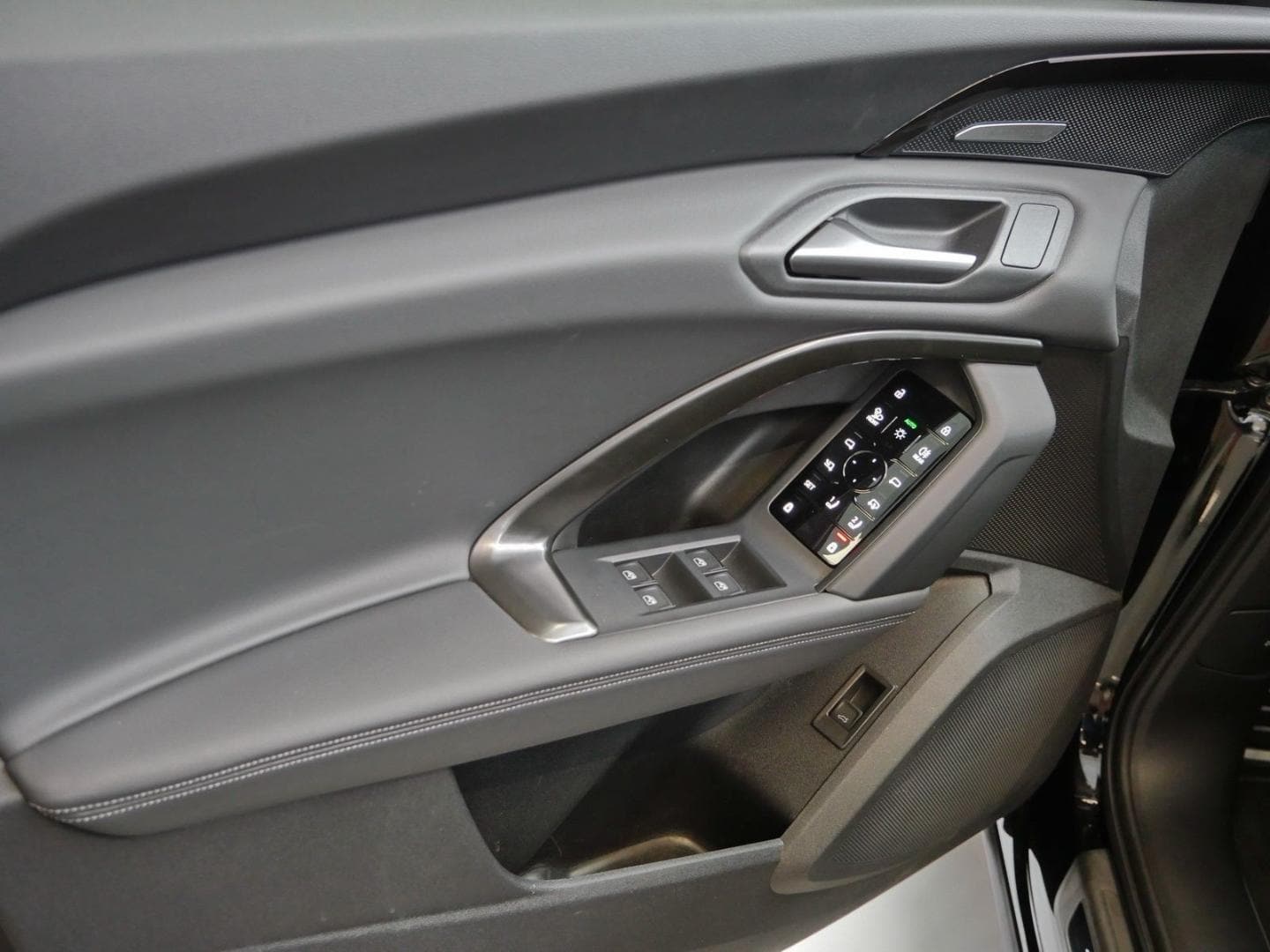 Bild über Audi Q5 Sportback TDI quattro 150 kW S tronic - für weitere Informationen kontaktieren Sie den Audi Partner