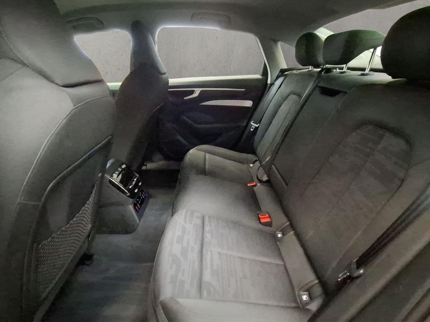 Bild über Audi A6 Limousine TDI 150 kW S tronic - für weitere Informationen kontaktieren Sie den Audi Partner