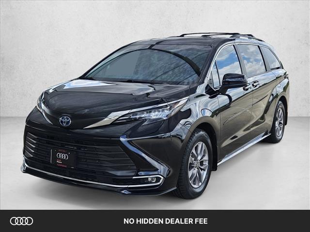 2024 Toyota Sienna XLE 8-Passenger Hybrid FWD's photo
