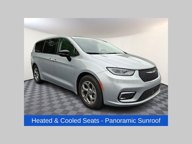 Photo of 2024 Chrysler Pacifica