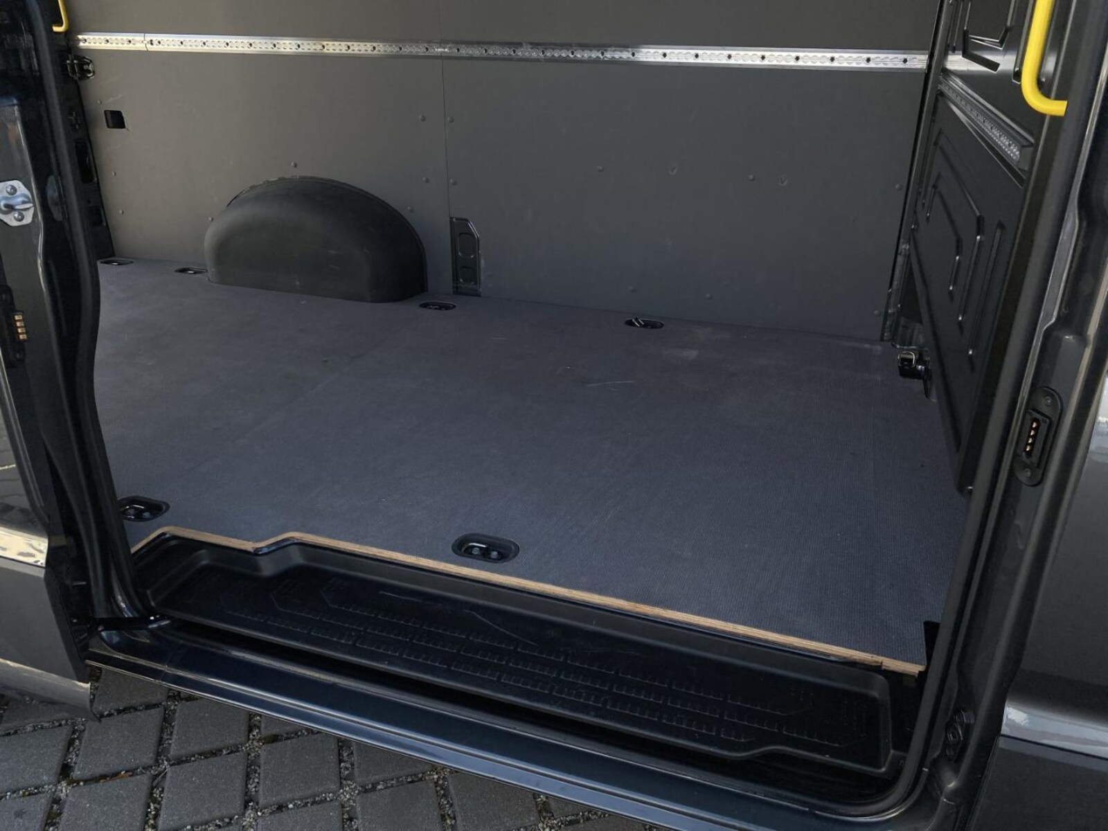 Volkswagen Crafter Kasten mittlerer Radstand – Bild 8