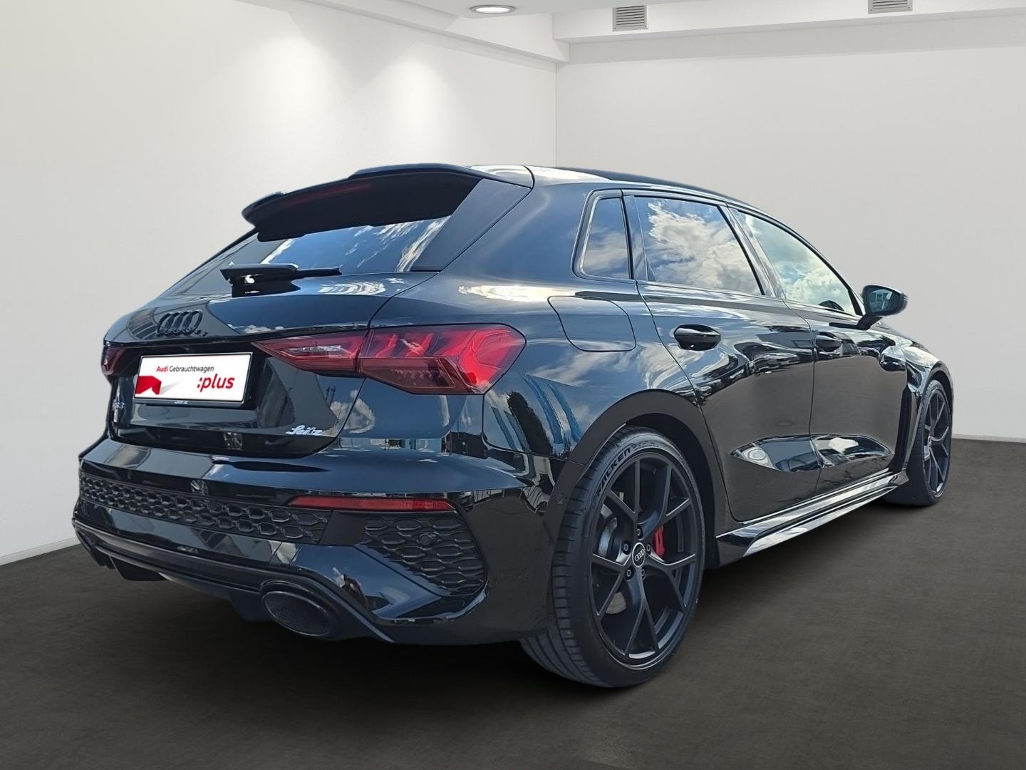 Bild über Audi RS 3 Sportback TFSI quattro S tronic - für weitere Informationen kontaktieren Sie den Audi Partner