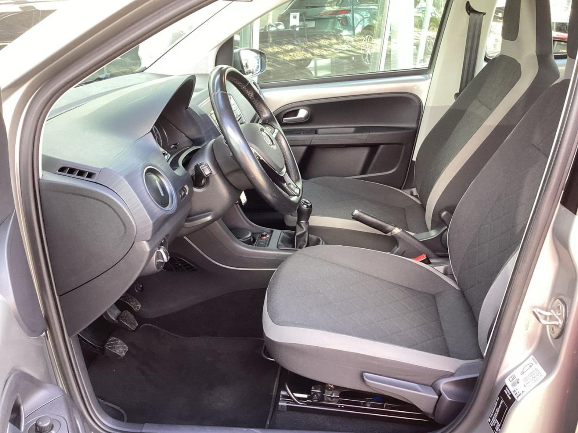 Volkswagen up! cross up!