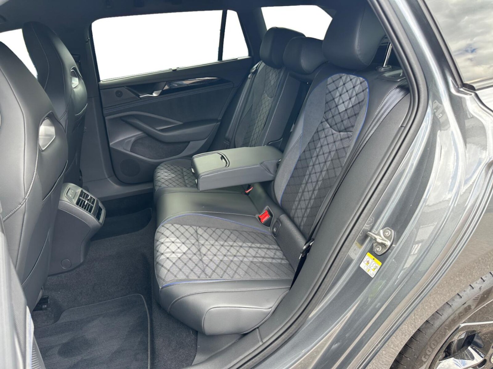 Volkswagen Passat – Bild 10