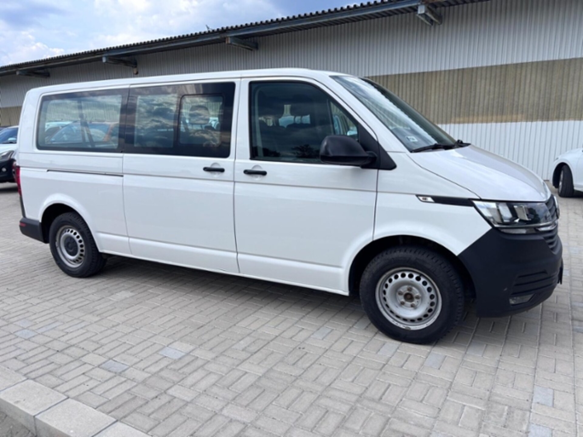 Volkswagen T6.1 Transporter Kombi langer Radstand