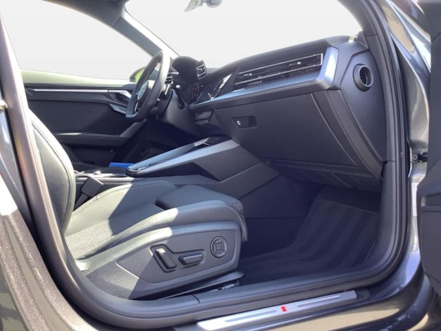 Bild über Audi A3 Limousine TFSI 110 kW S tronic - für weitere Informationen kontaktieren Sie den Audi Partner