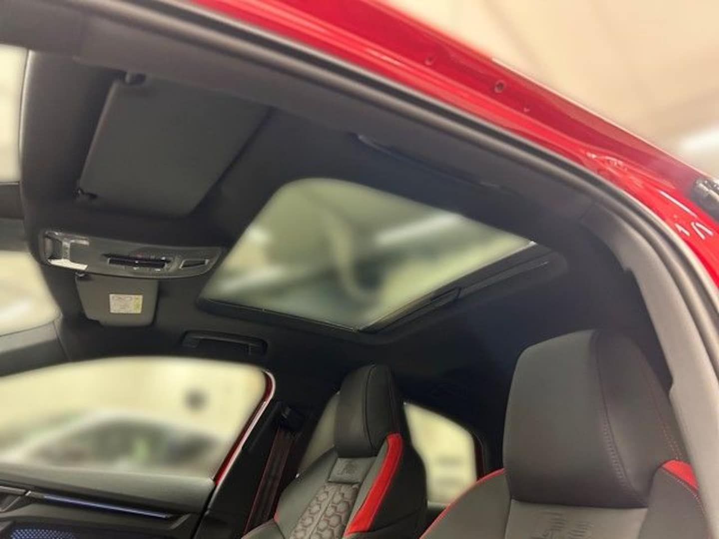 Bild über Audi RS 3 Limousine TFSI quattro S tronic - für weitere Informationen kontaktieren Sie den Audi Partner