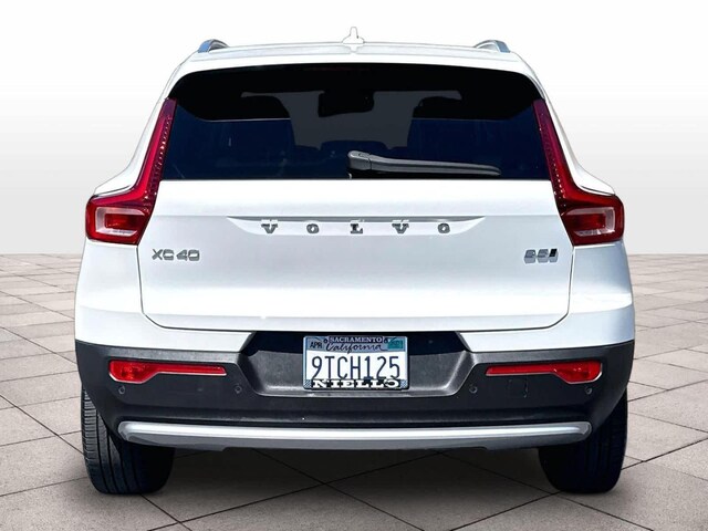 2025 Volvo XC40