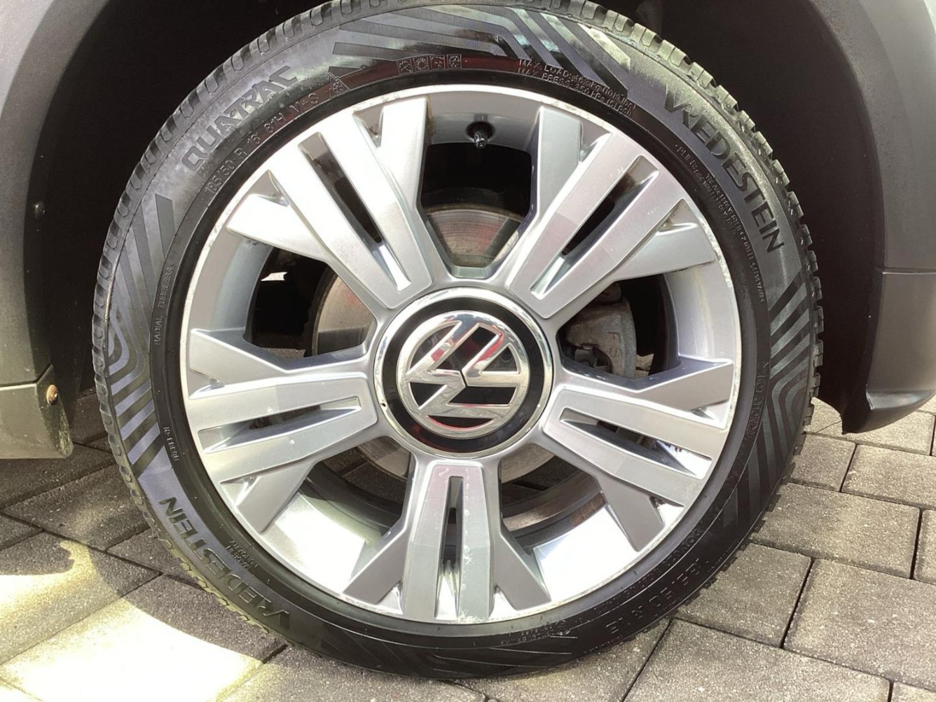 Volkswagen up! cross up!