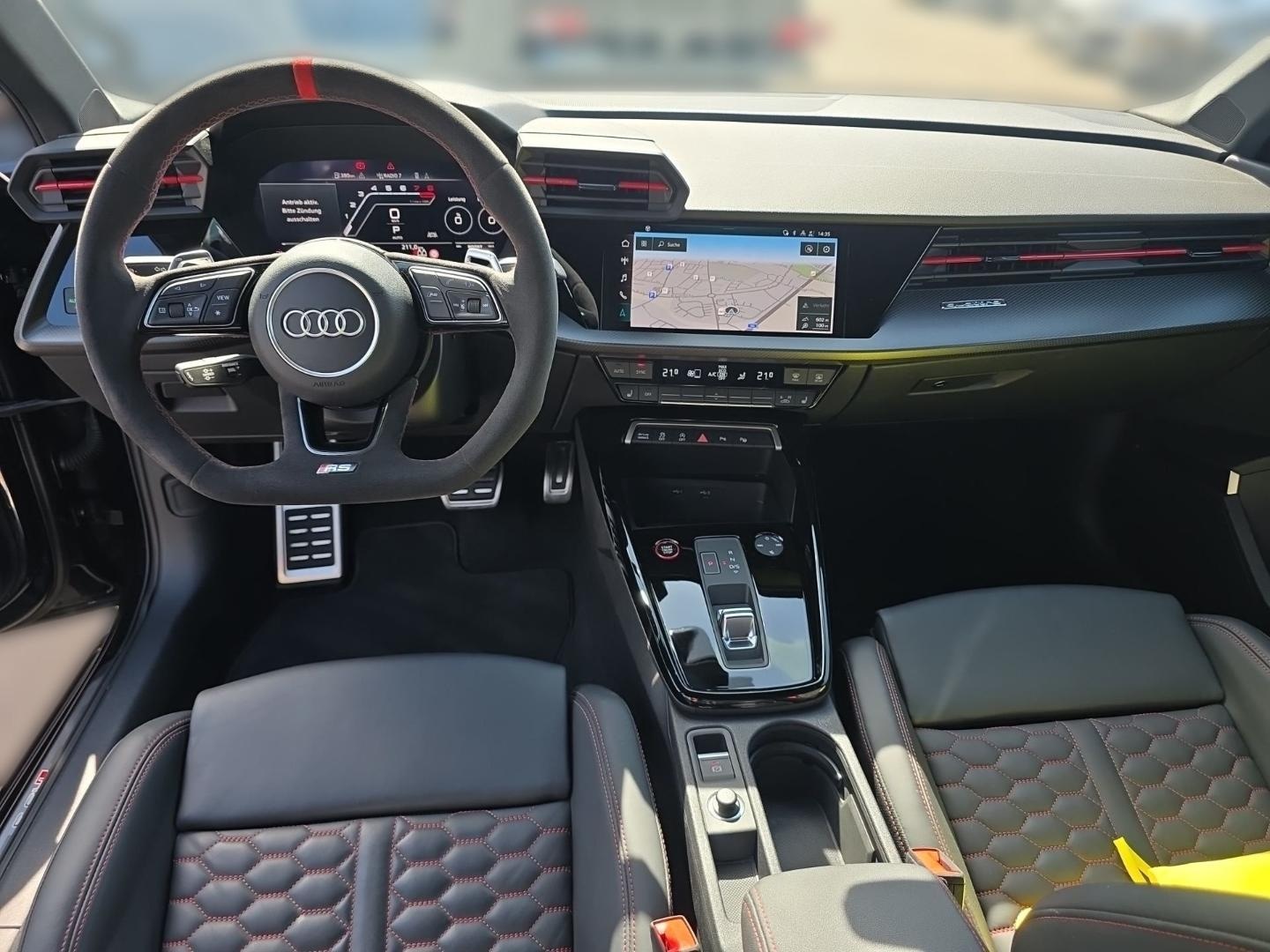 Bild über Audi RS 3 Sportback TFSI quattro S tronic - für weitere Informationen kontaktieren Sie den Audi Partner