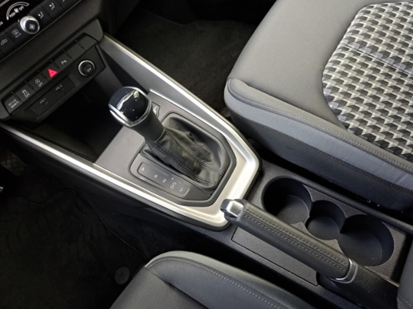 Bild über Audi A1 Sportback S line 40 TFSI S tronic - für weitere Informationen kontaktieren Sie den Audi Partner