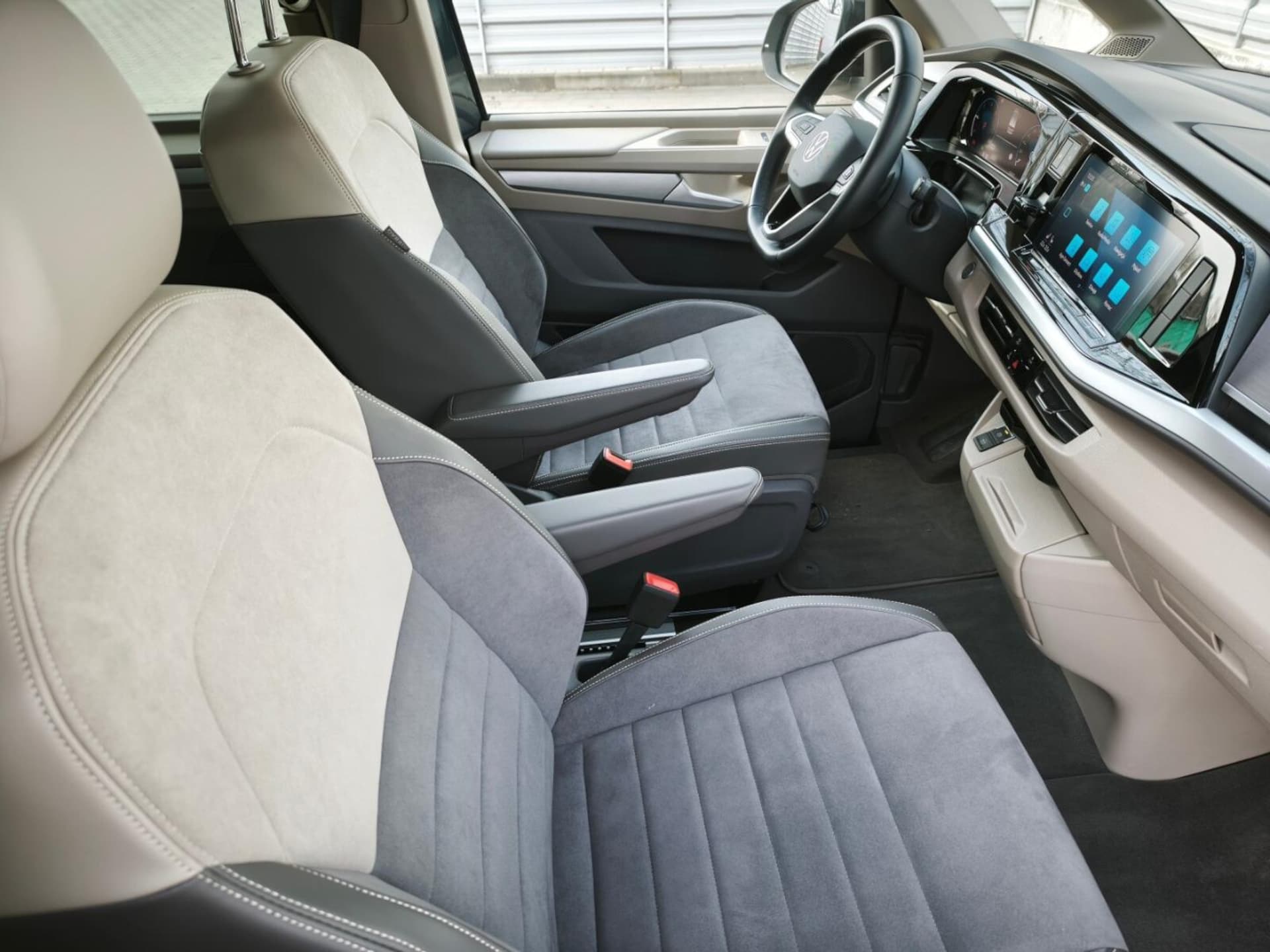 Volkswagen Multivan długi rozstaw osi Life