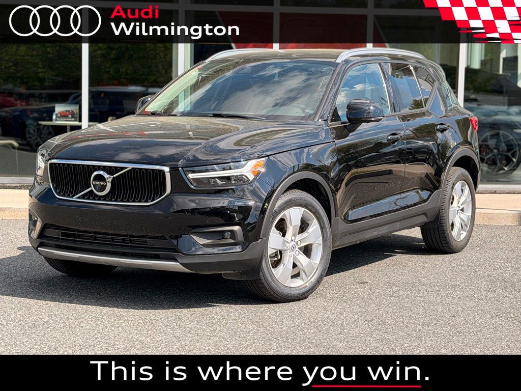 2022 Volvo XC40 T4 Momentum's photo