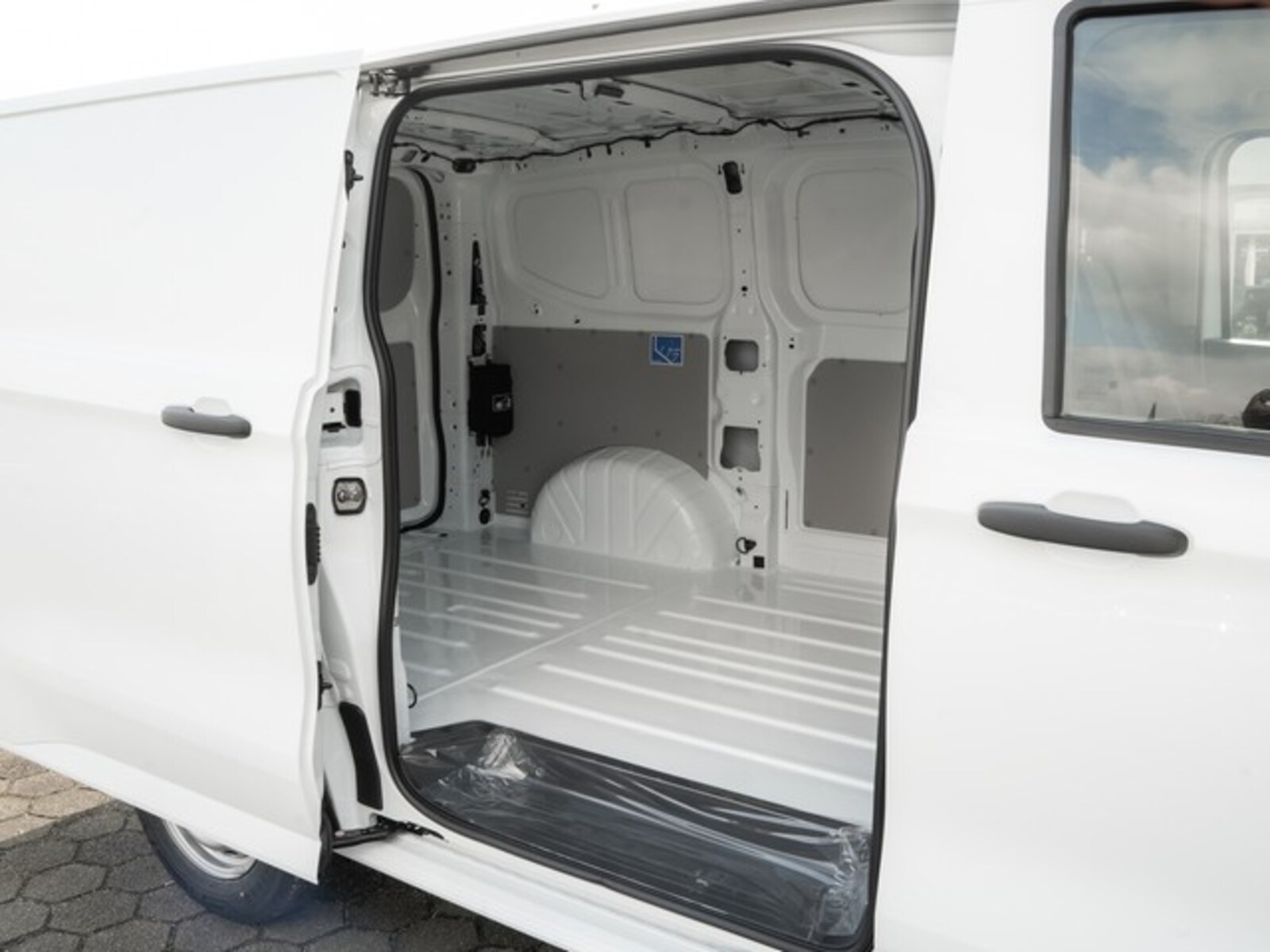Volkswagen Transporter Kasten kurzer Radstand – Bild 9