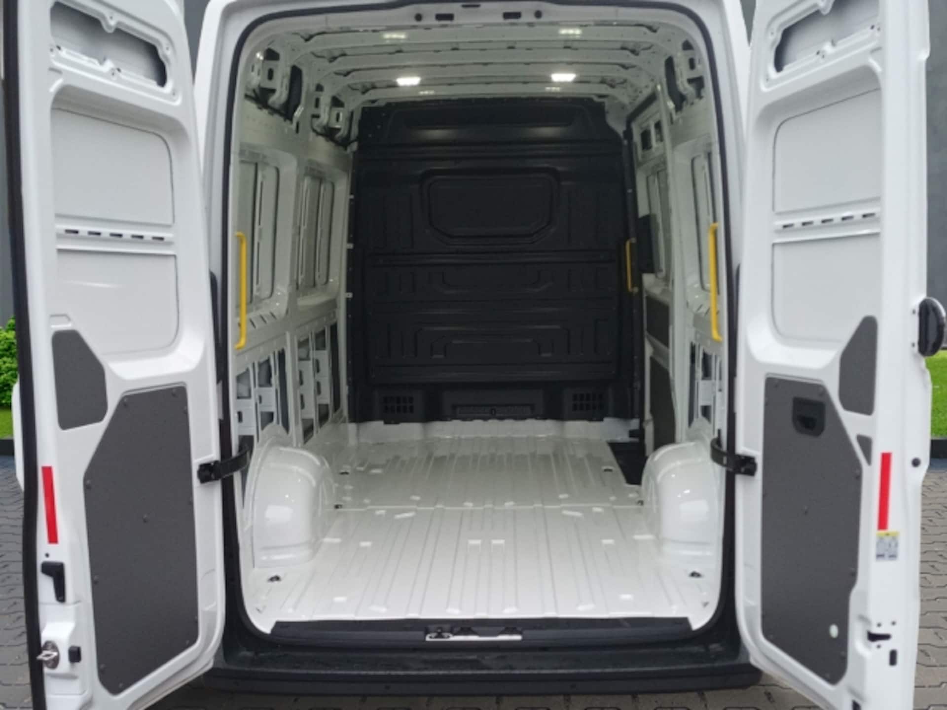 Volkswagen Crafter Kasten langer Radstand