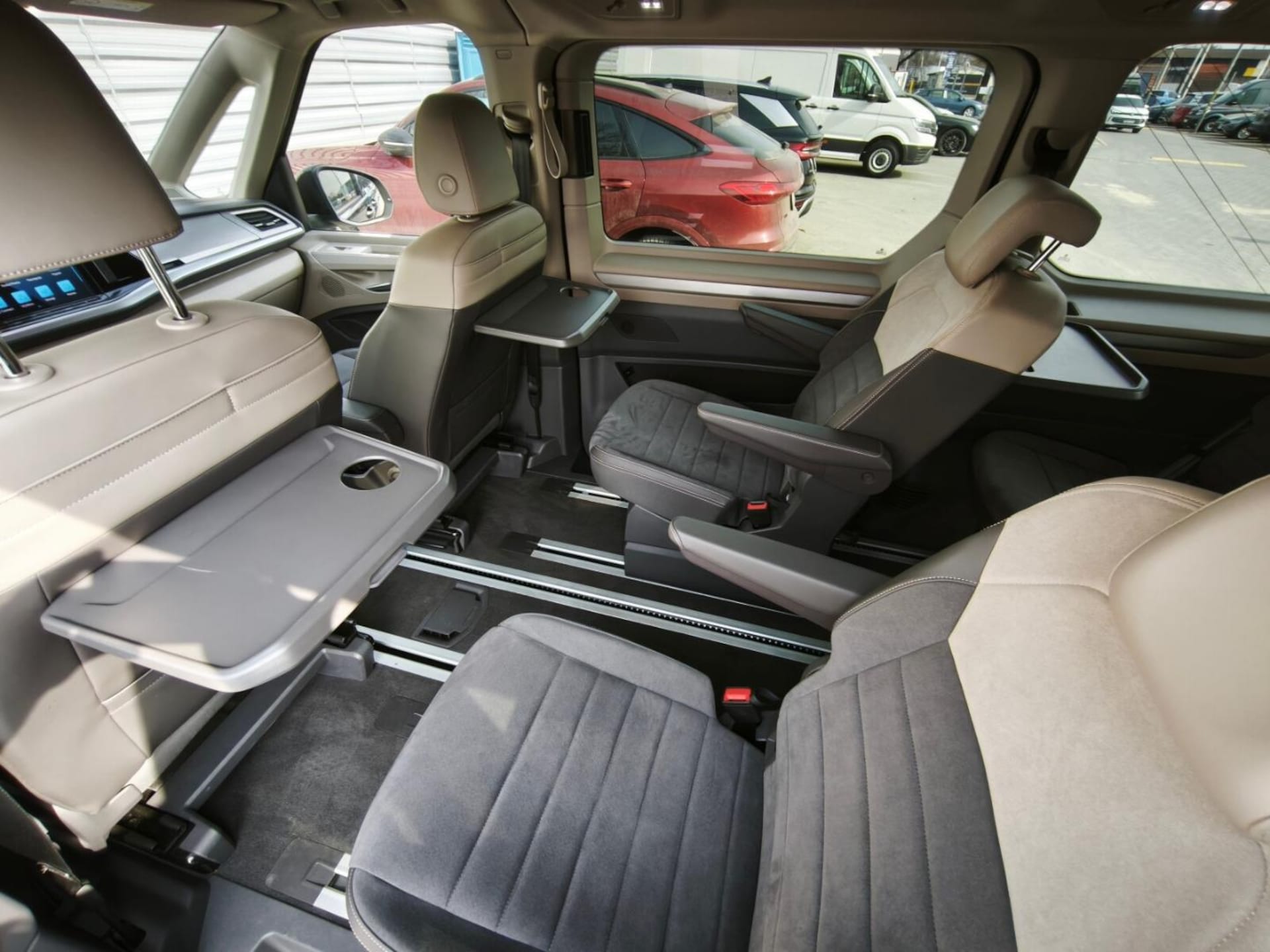 Volkswagen Multivan długi rozstaw osi Life