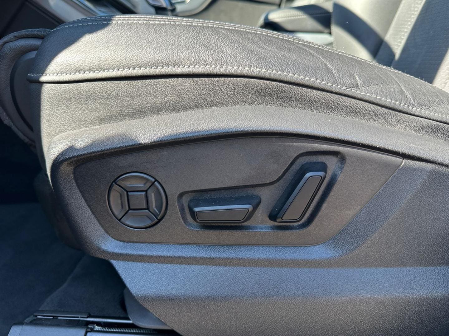 Bild über Audi SQ8 SUV TFSI quattro tiptronic - für weitere Informationen kontaktieren Sie den Audi Partner