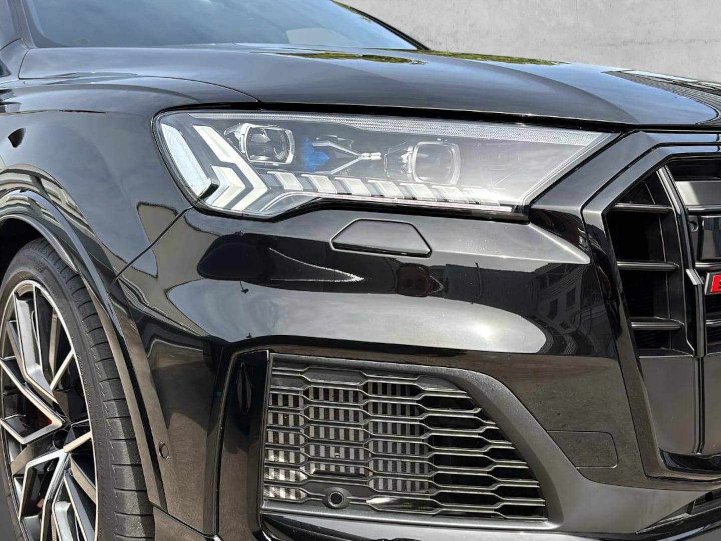 Bild über Audi SQ7 competition plus TFSI quattro tiptronic - für weitere Informationen kontaktieren Sie den Audi Partner