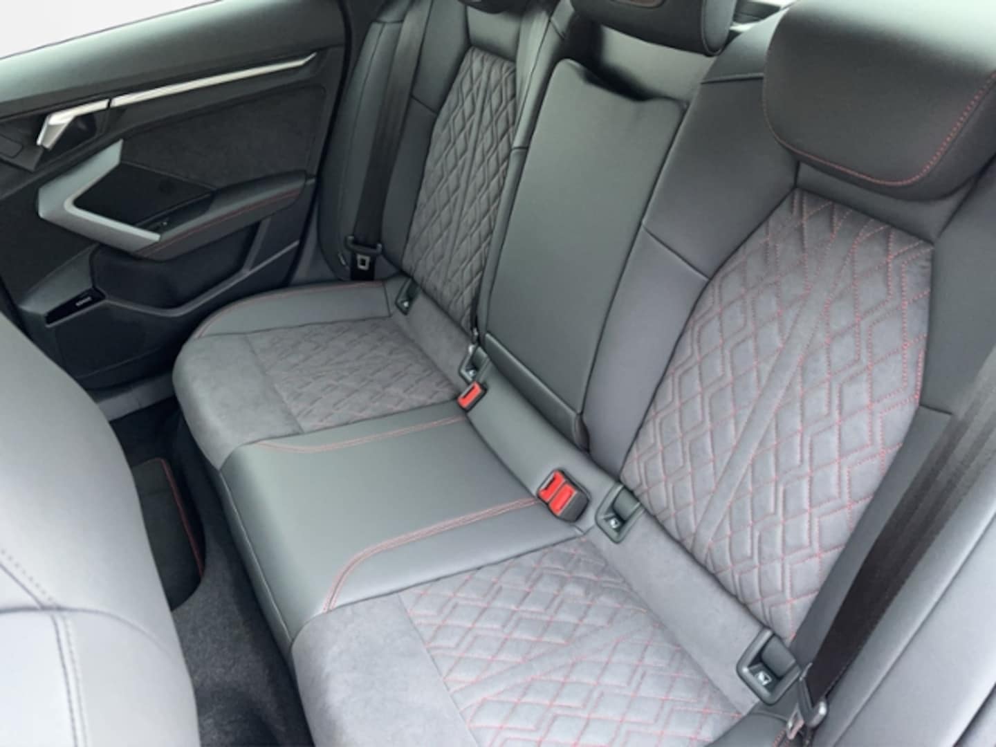 Bild über Audi A3 Limousine S line 35 TDI S tronic - für weitere Informationen kontaktieren Sie den Audi Partner