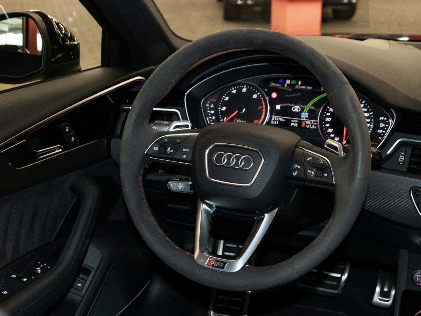 Bild über Audi RS 4 Avant TFSI quattro tiptronic - für weitere Informationen kontaktieren Sie den Audi Partner
