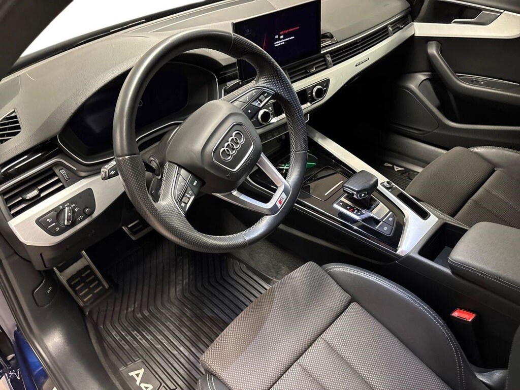 Bild som visar&nbsp;Audi A4 Avant&nbsp;A4 Avant 40 TFSI quattro S line 204 hk S tronic - för mer information kontakta din Audi Partner