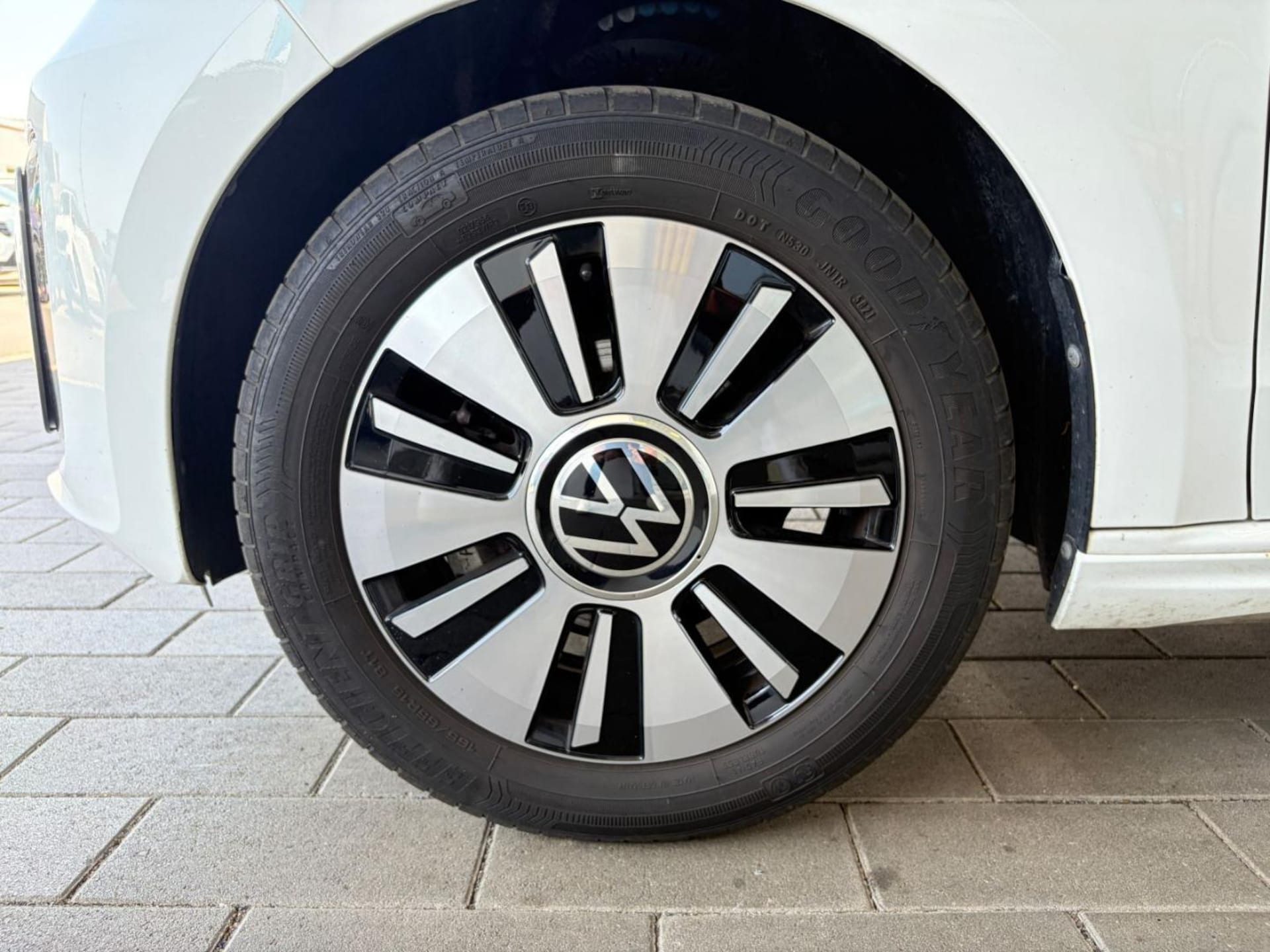 Volkswagen e-up! Style "Plus"