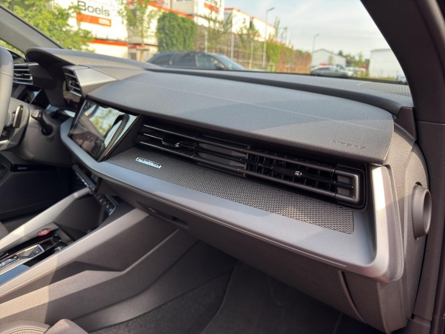 Bild über Audi RS 3 Sportback TFSI quattro 294 kW S tronic - für weitere Informationen kontaktieren Sie den Audi Partner