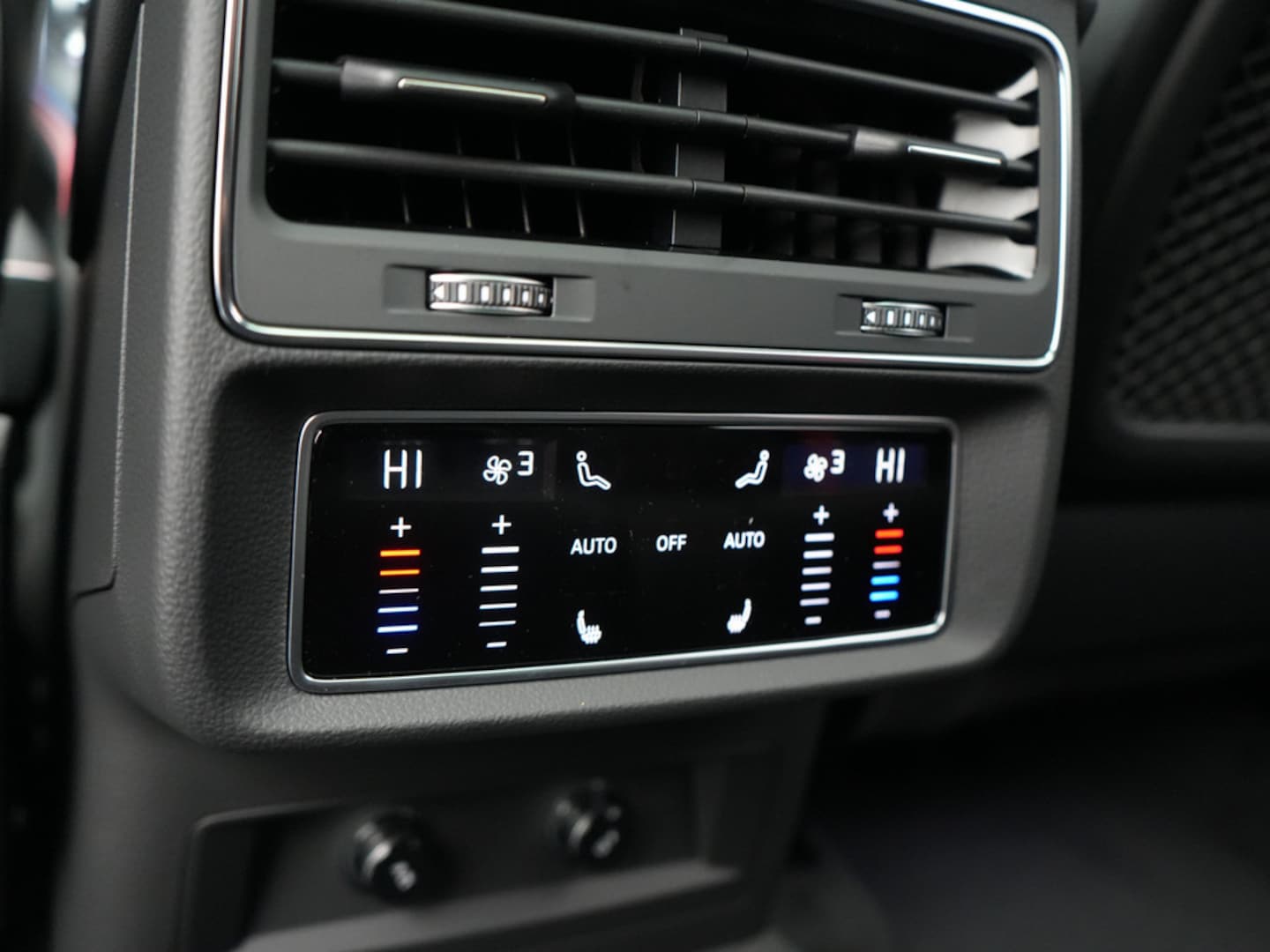 Bild über Audi Q8 SUV S line business TDI quattro 210 kW tiptronic - für weitere Informationen kontaktieren Sie den Audi Partner