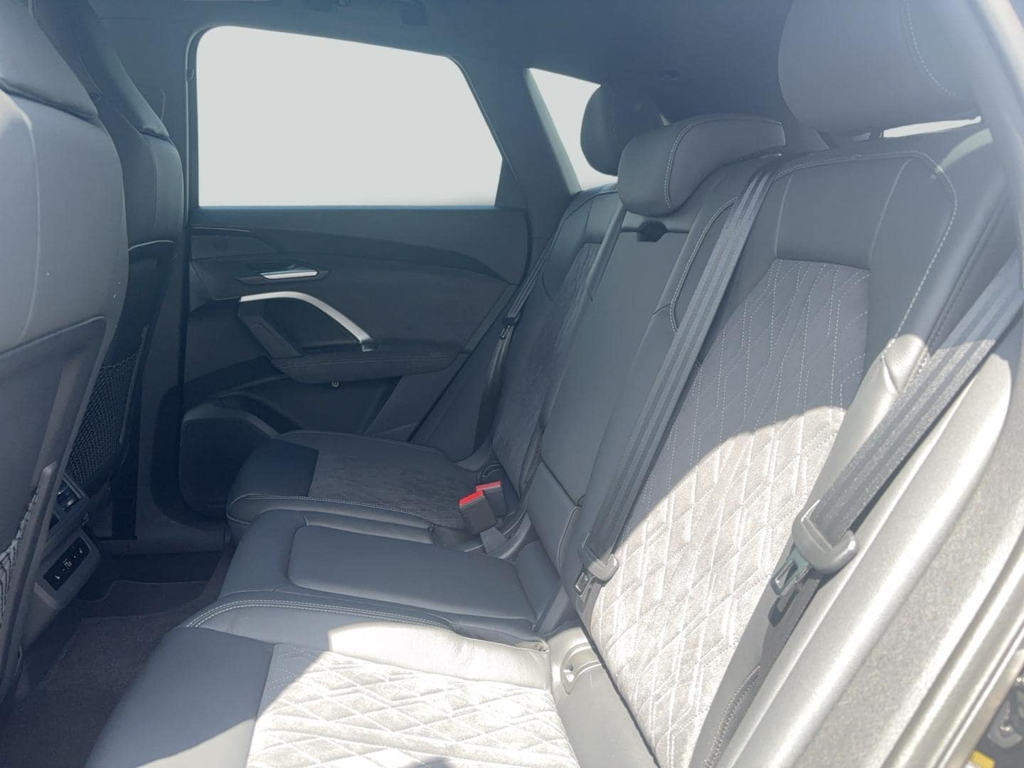Bild über Audi Q5 SUV TDI quattro 150 kW S tronic - für weitere Informationen kontaktieren Sie den Audi Partner