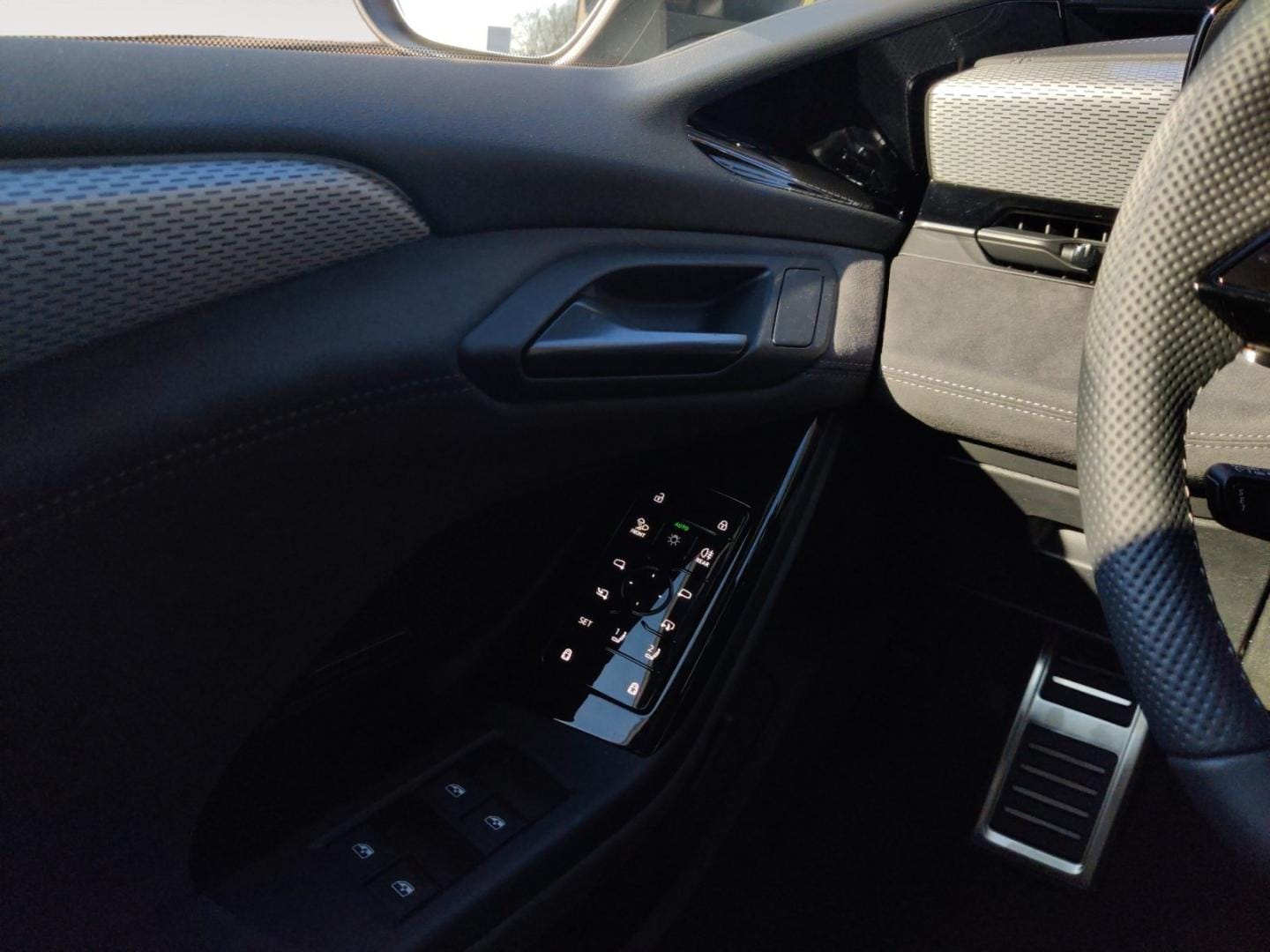 Bild über Audi A6 Avant e-tron S line business e-tron quattro 315 kW - für weitere Informationen kontaktieren Sie den Audi Partner