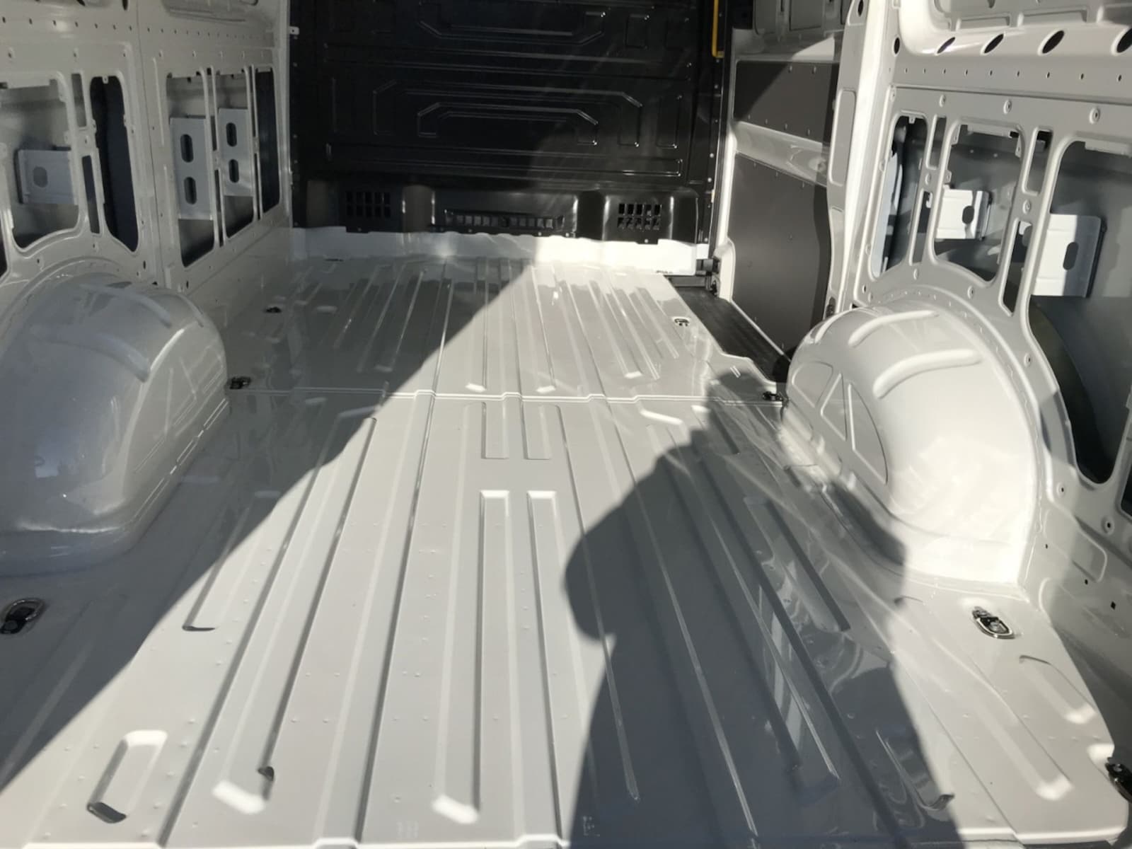 Volkswagen Crafter Kasten mittlerer Radstand – Bild 11