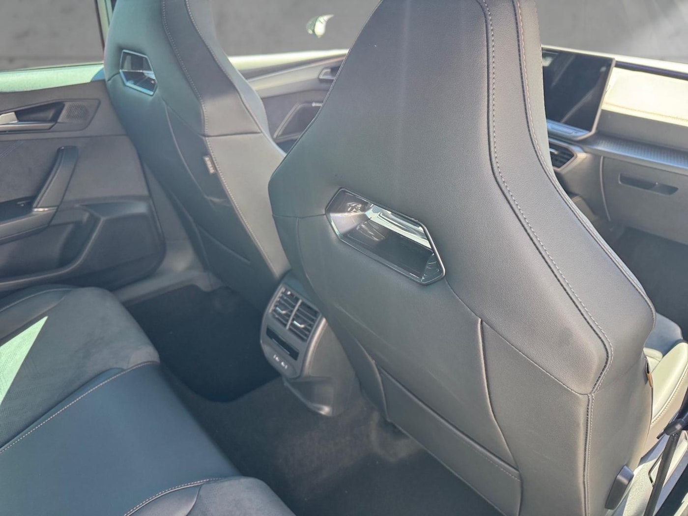 CUPRA Leon León 1.5 eTSI DSG 110 kW (150 CV) — photo 9