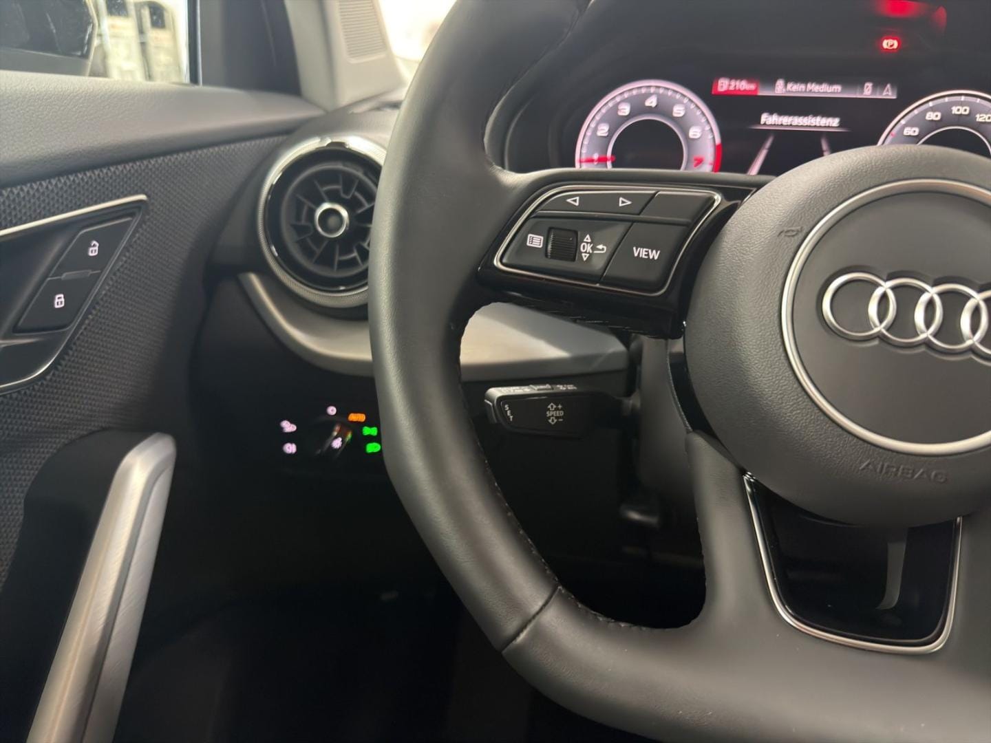 Bild über Audi Q2 advanced 30 TFSI Schaltgetriebe - für weitere Informationen kontaktieren Sie den Audi Partner