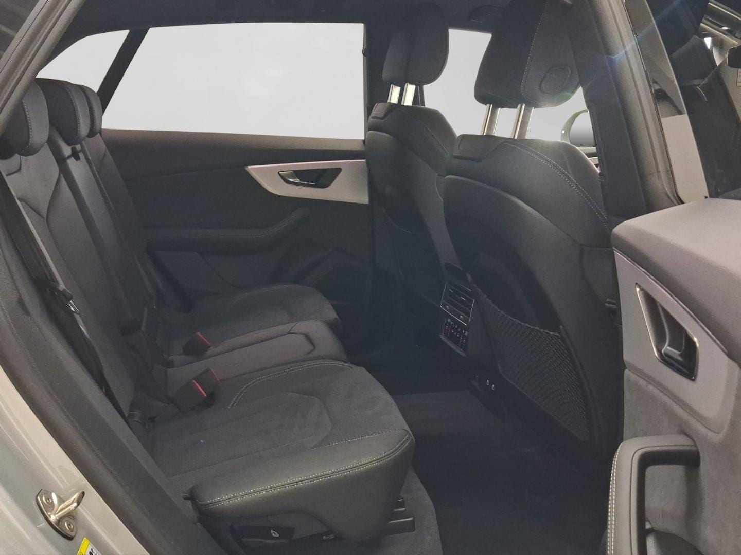 Bild über Audi Q8 SUV S line business TFSI quattro 250 kW tiptronic - für weitere Informationen kontaktieren Sie den Audi Partner