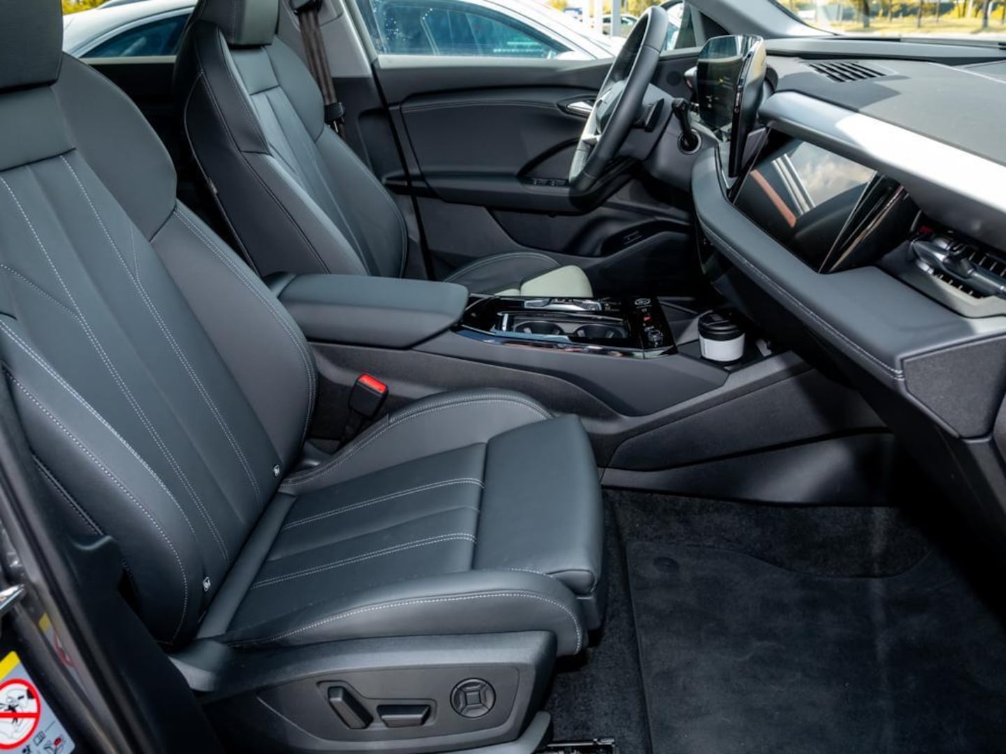Bild über Audi Q6 SUV e-tron e-tron performance - für weitere Informationen kontaktieren Sie den Audi Partner