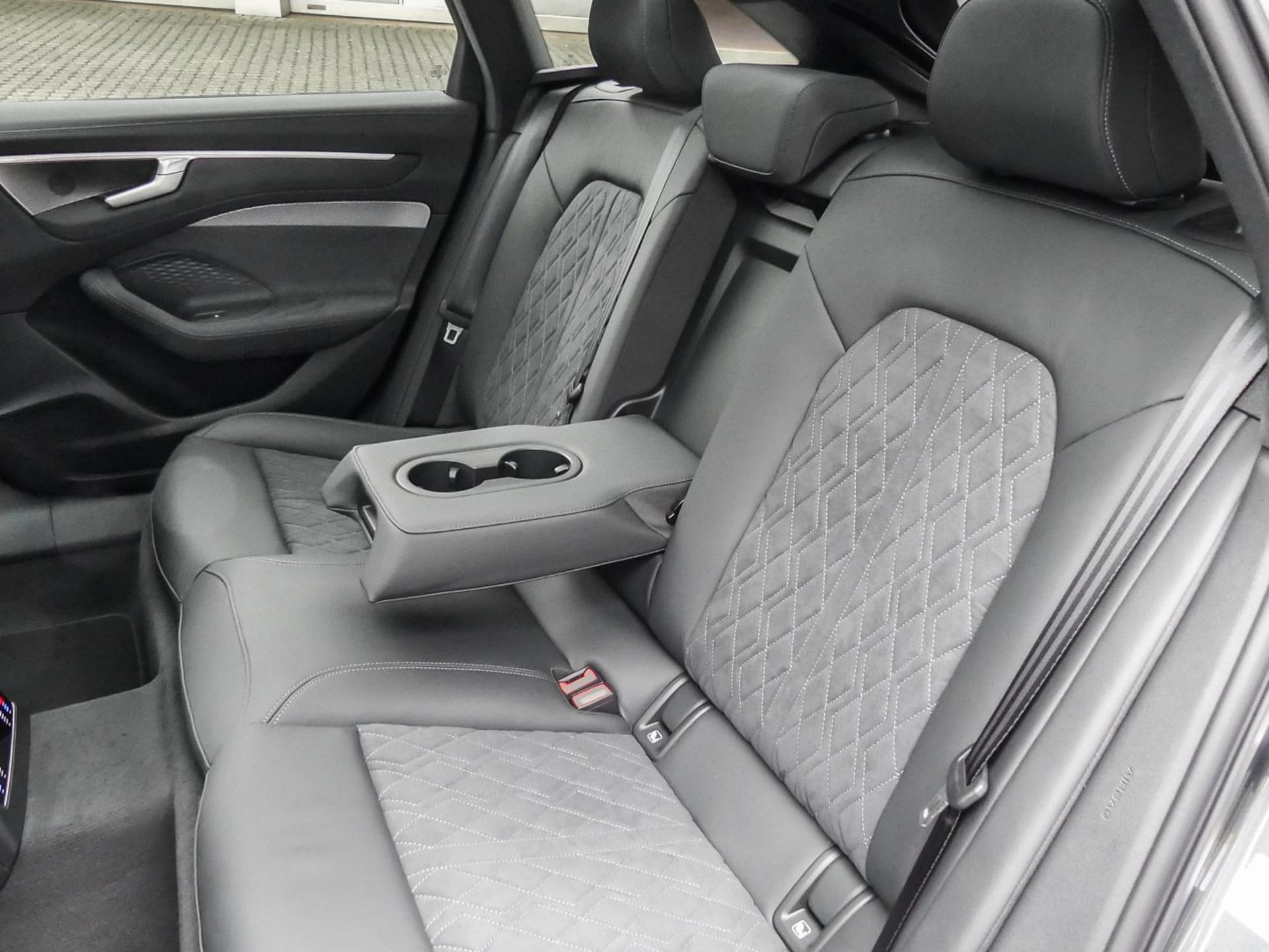 Audi A6 Avant edition one