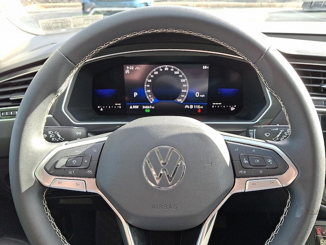 2022 Volkswagen Tiguan SE - Photo 18