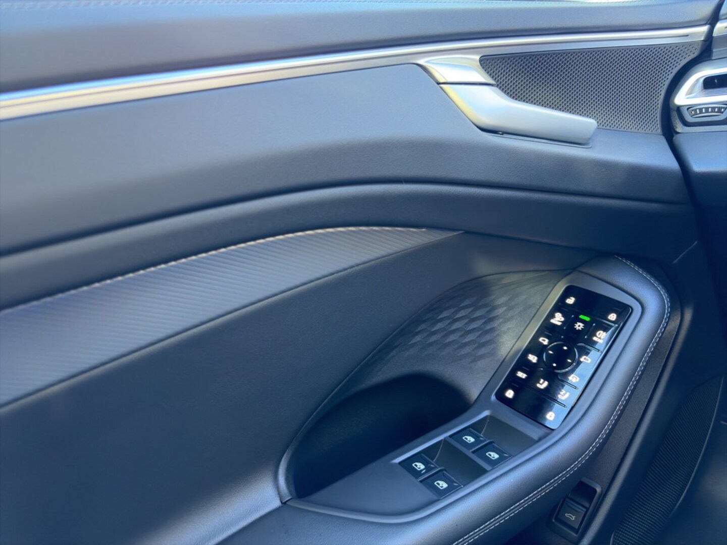 Bild über Audi A6 Avant TDI 150 kW S tronic - für weitere Informationen kontaktieren Sie den Audi Partner
