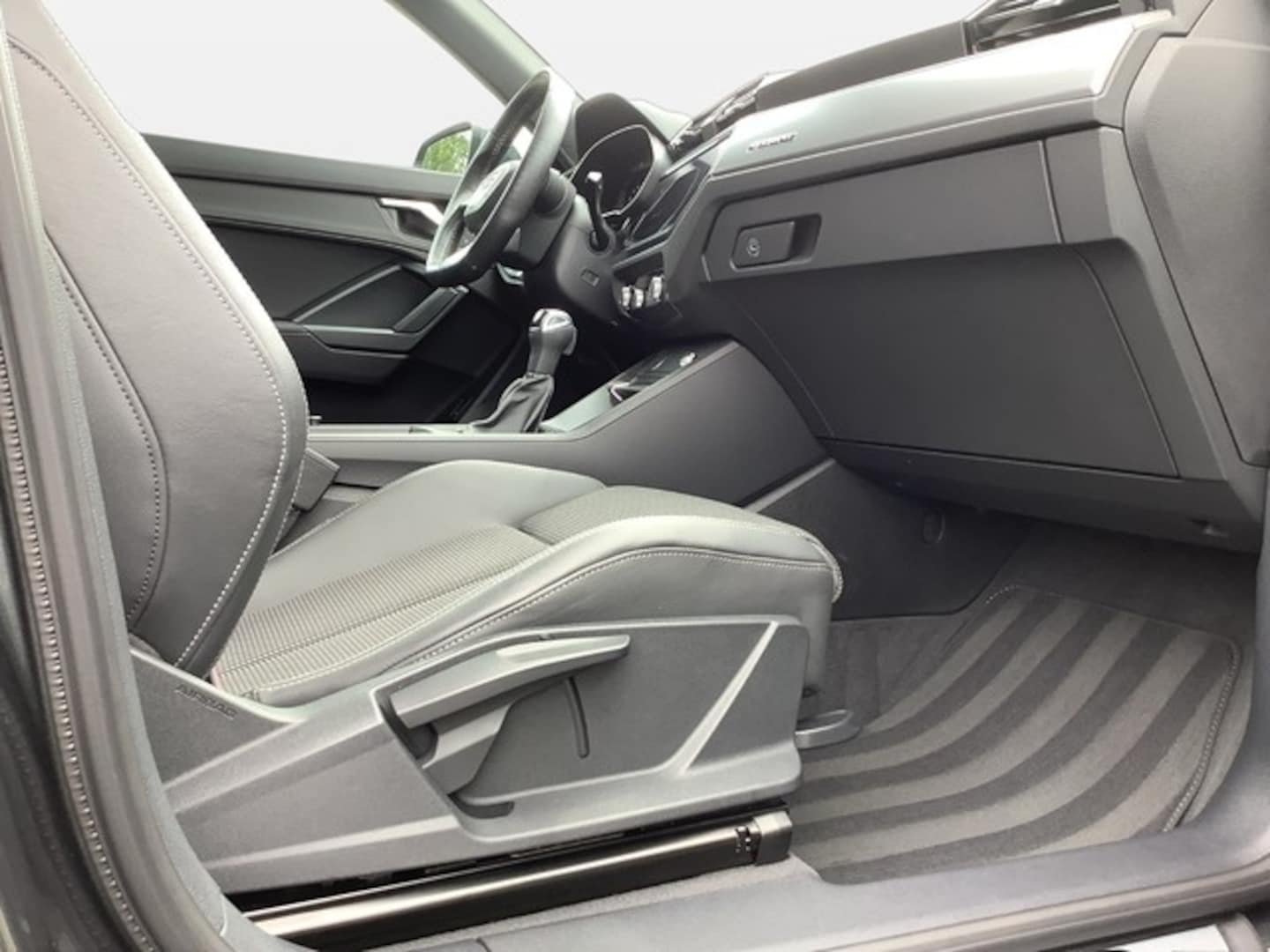 Bild über Audi Q3 S line 45 TFSI quattro S tronic - für weitere Informationen kontaktieren Sie den Audi Partner