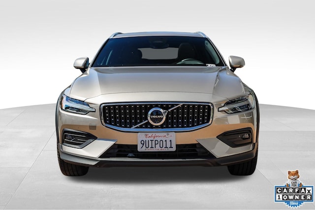 2025 Volvo V60 Cross Country 2