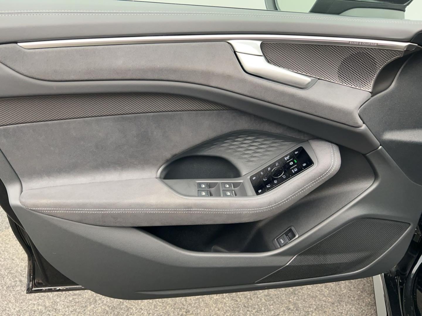 Bild über Audi A6 Avant TDI quattro 220 kW S tronic - für weitere Informationen kontaktieren Sie den Audi Partner