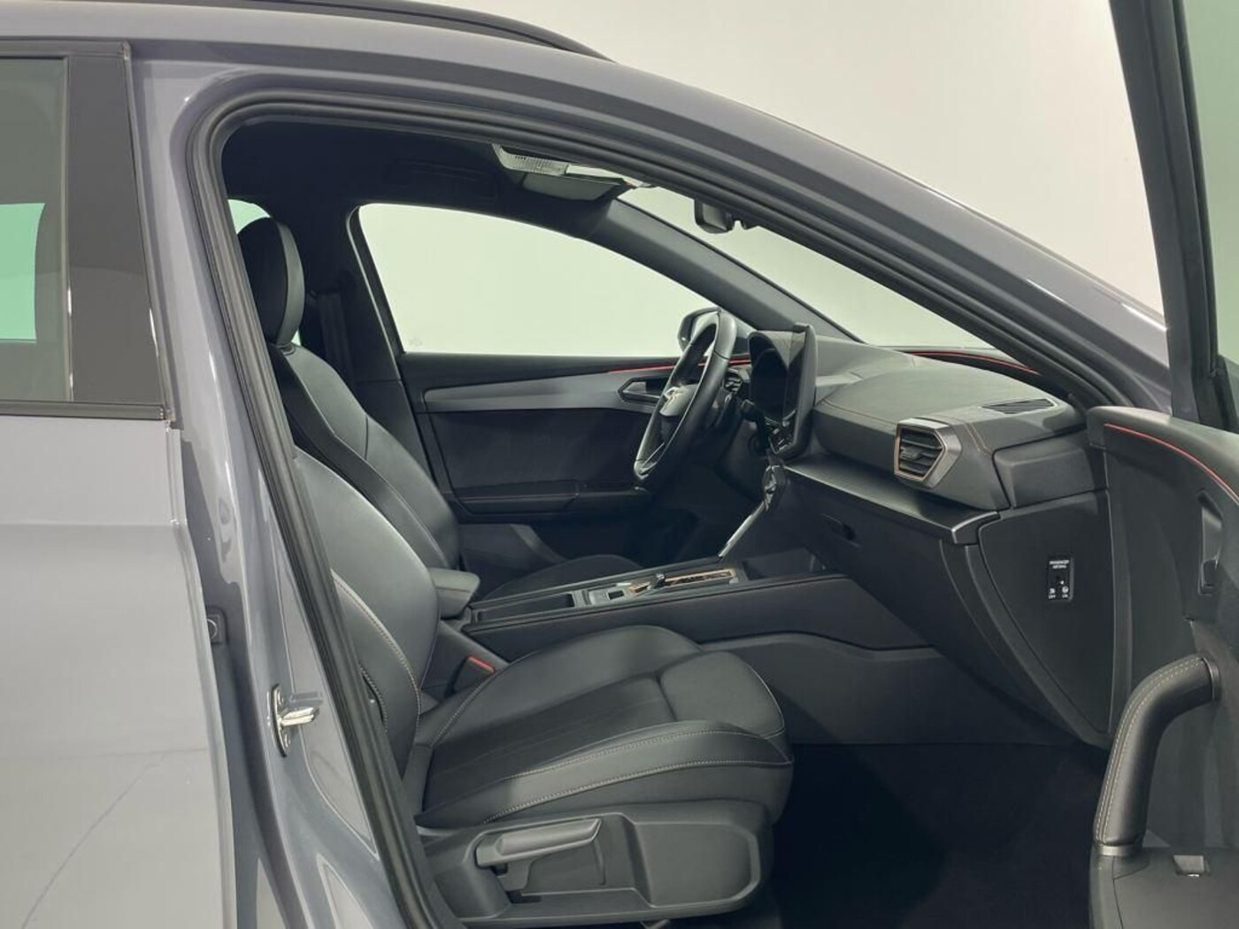 CUPRA Leon Sportstourer 1.5 eTSI DSG 110 kW (150 CV) — photo 6