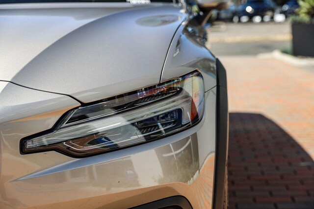 2025 Volvo V60 Cross Country 11