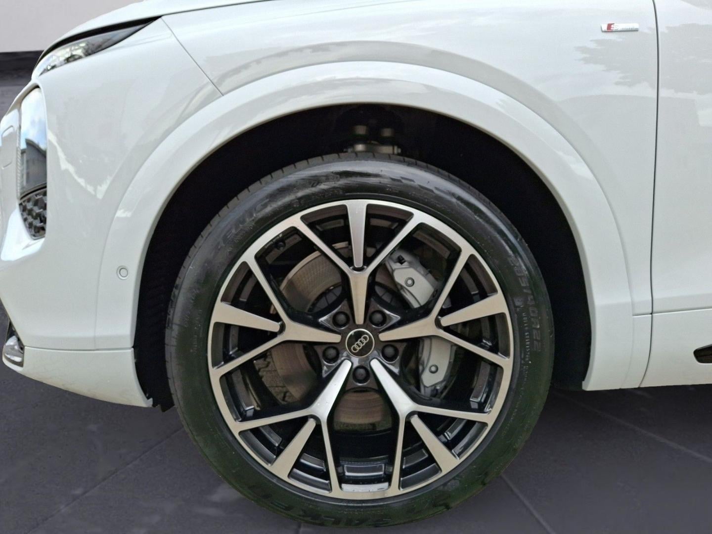 Bild über Audi Q7 SUV TDI quattro 220 kW tiptronic - für weitere Informationen kontaktieren Sie den Audi Partner