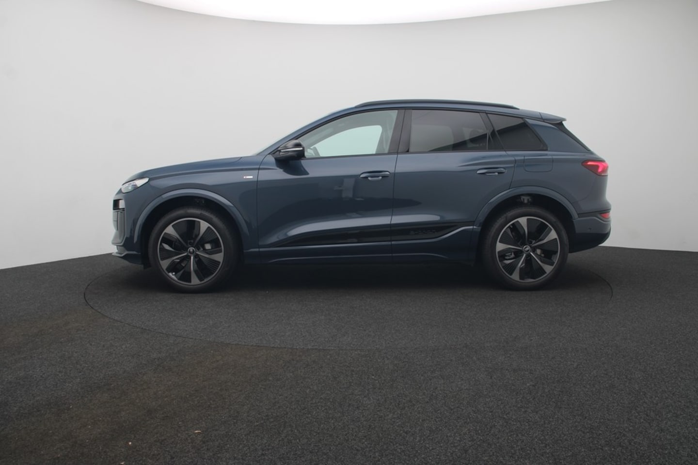 Bild über Audi Q6 SUV e-tron S line business e-tron quattro 315 kW - für weitere Informationen kontaktieren Sie den Audi Partner