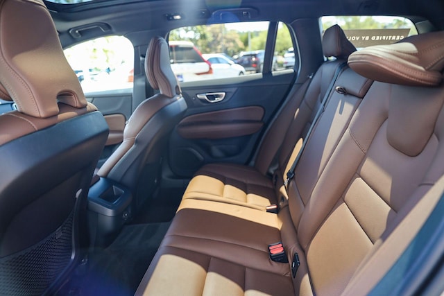 2025 Volvo V60 Cross Country 17